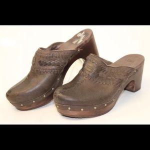 *PRICE DROP* Ugg Australia Vivica leather clogs